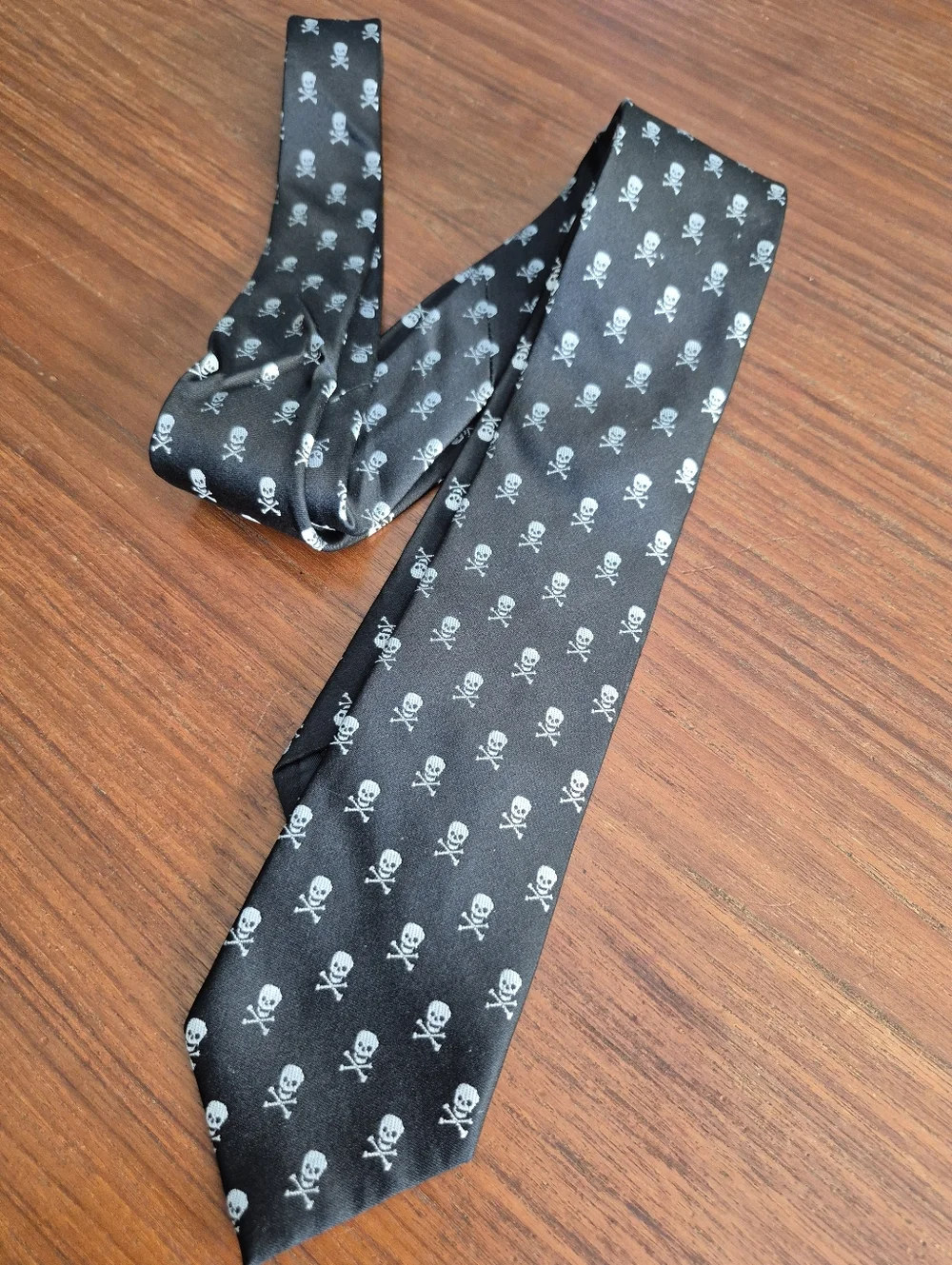 Narrow Silk Skull Print Mens Black Tie